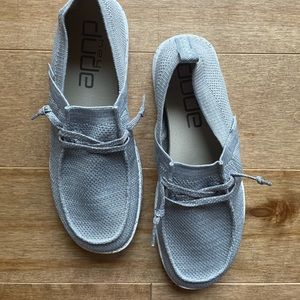 Hey Dude stretchy casual shoes size 9